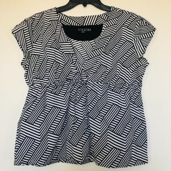 Volcom Black/White Capped SleeveTee/Blouse- Size Large - Picture 2 of 8